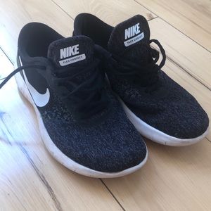 Women’s Nike flex contact shoes